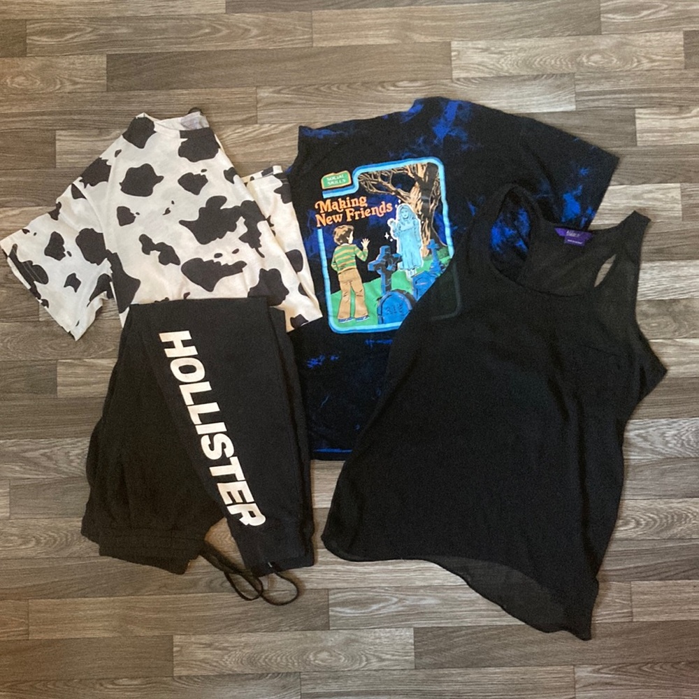 ‼️⭐️TEEN LOT⭐️ 3 TOPS⭐️1 PANT⭐️LOW PRICE‼️